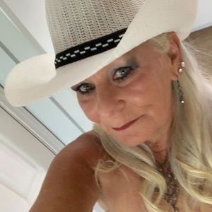 Meet your Posher, Suzanne